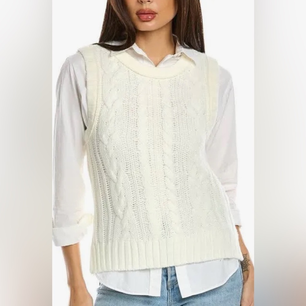 Evereve Cable Knit Sweater Vest